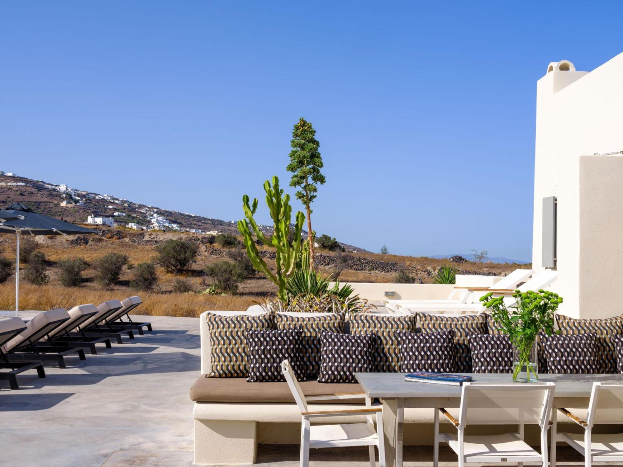 Home Of Lilies Fira  Extérieur photo