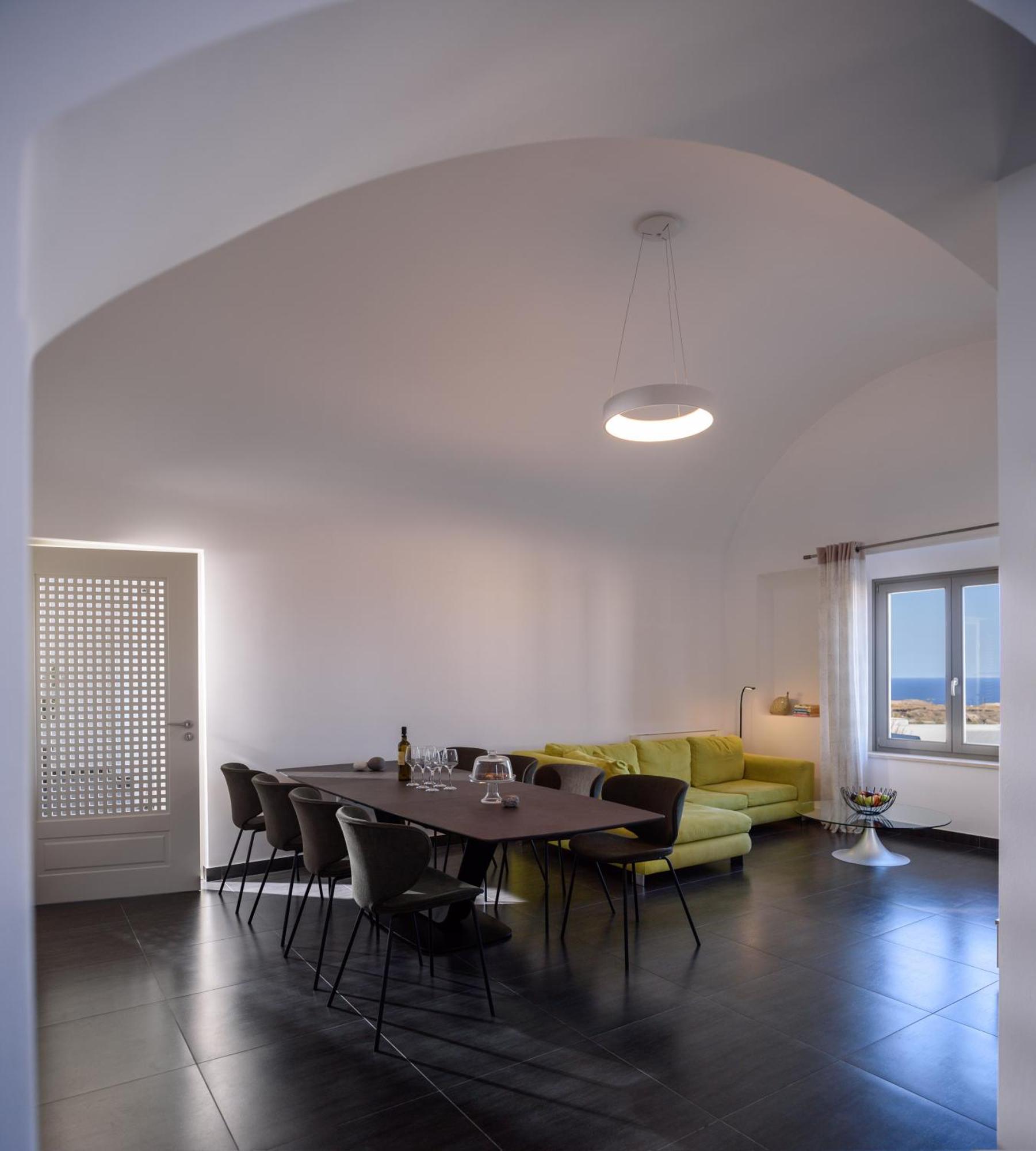 Home Of Lilies Fira  Extérieur photo