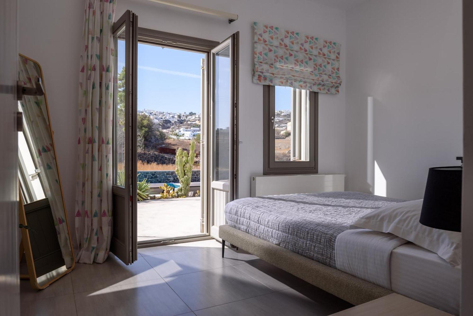 Home Of Lilies Fira  Extérieur photo